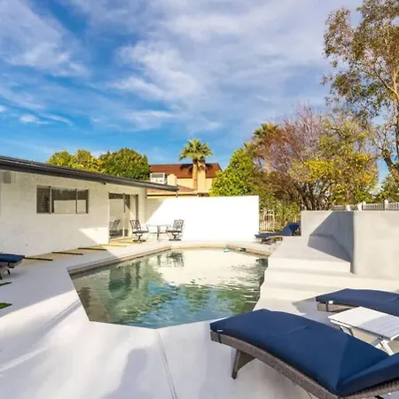 Sanctuary On The Greens - 3-Villa Retreat With Pool